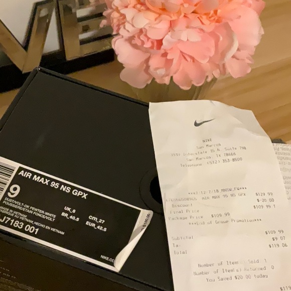 NIKE SIZE 9 - Picture 8 of 8